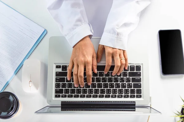 Hands Female Doctor Wear Uniform Hospital She Typing Information Keyboard — Fotografia de Stock