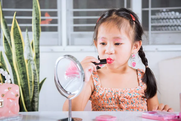 Asiatische Entzückende Lustige Kleine Mädchen Make Ihr Gesicht Sie Den — Stockfoto