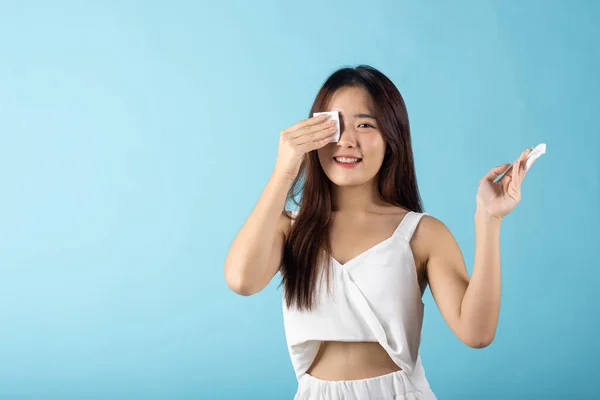 Gezichtsschoonheid Behandeling Huid Aziatisch Mooi Jong Vrouw Verwijderen Cosmetische Make — Stockfoto