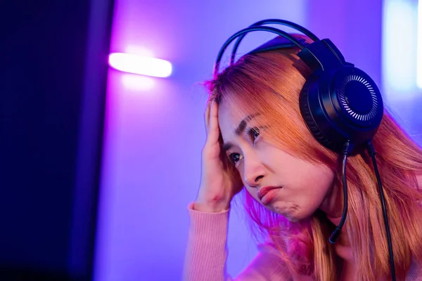 Game Asian Gamer Playing Online Video Game She Losing Sad — Stock Photo, Image