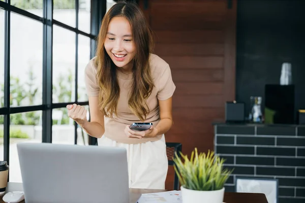 Excited Female Smile Got Good News Smartphone While Working Computer — Stock Photo, Image