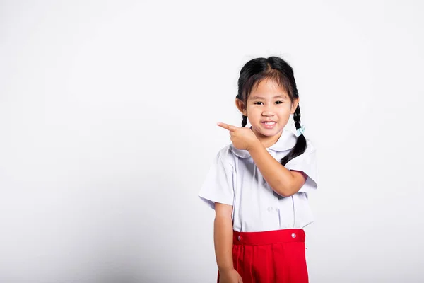 Asijské Batole Úsměvem Šťastný Oblečení Student Thajská Uniforma Červená Sukně — Stock fotografie