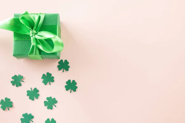 Happy Patricks Day Decoration Background View Gift Box Green Clover — Stockfoto