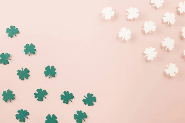 Happy Patricks Day Decoration Background Top View Paper Clover Leaves — Foto de Stock