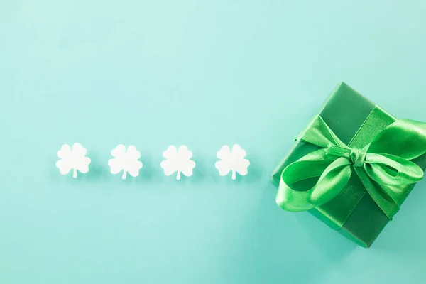 Happy Patricks Day Decoration Background View Gift Box Green Clover — Stock fotografie