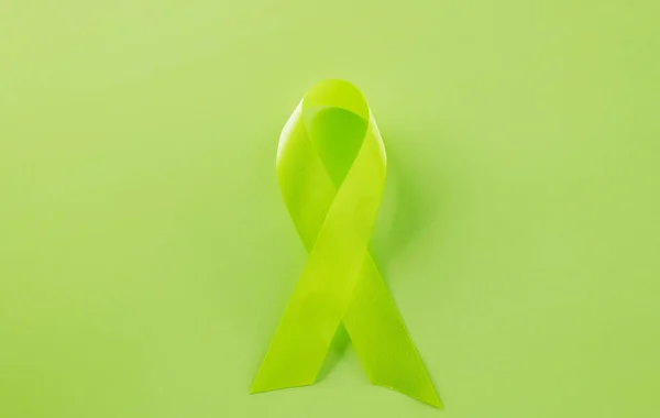 Green Awareness Ribbon Symbol Gallbladder Bile Duct Cancer Month Isolated — Stock Photo, Image