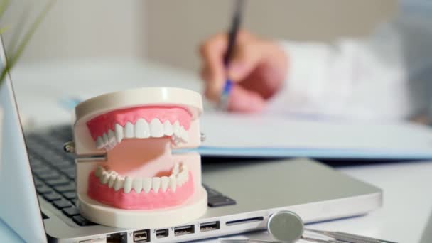 Oral Dental Dentist Doctor Uniform Writing Information Patient Paperwork Checklist — 图库视频影像
