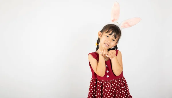 Mutlu Paskalyalar Gülümseyen Asyalı Tavşan Kulaklı Küçük Kız Ele Tutuşuyor — Stok fotoğraf