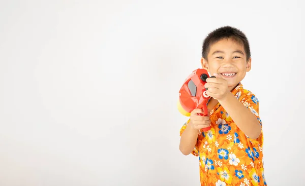 Днем Сонгкрана Азиатский Мальчик Цветочной Рубашкой Держать Водяной Пистолет Тайский — стоковое фото