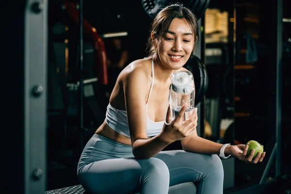 Beautiful Woman Holding Green Apple Water Bottle Fitness Gym Emphasizing — Stock Photo, Image