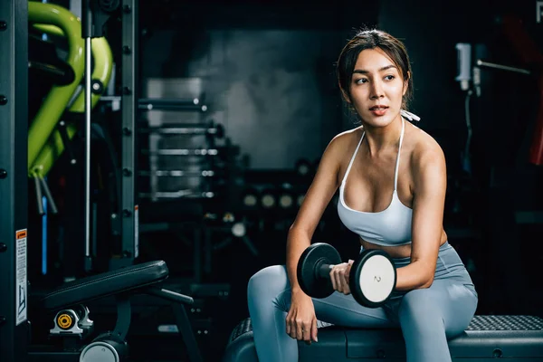 Sporty Female Engaging Weightlifting Training Gym Using Dumbbells Exercise Her — Stock Photo, Image