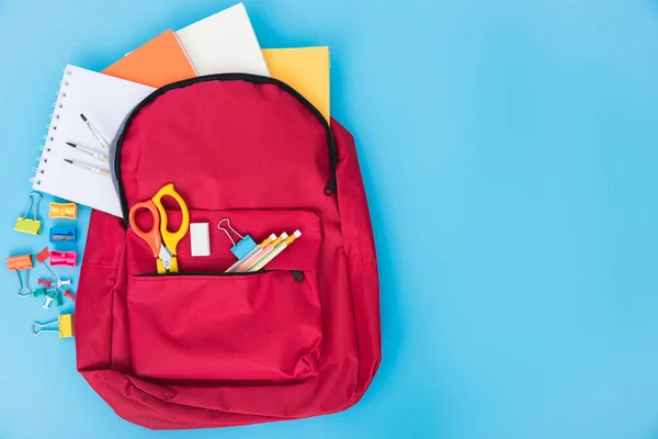 Vista Dall Alto Piatto Lay Red School Bag Zaino Accessori — Foto Stock