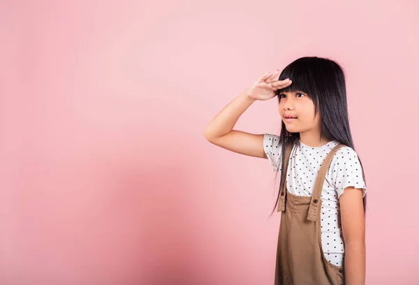 Searching Concept Asian Little Kid Years Old Looking Far Away — Stockfoto
