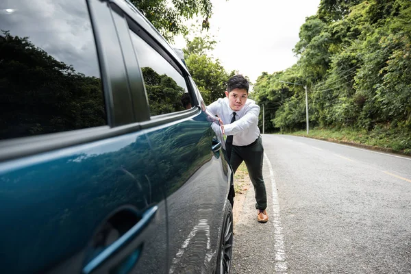 Asian Businessman Car Broken Has Problems Car Work Morning Pushing — Stok fotoğraf