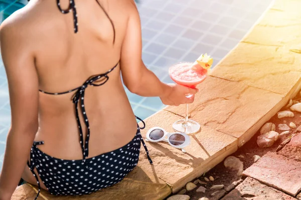 Portrait Elegant Young Woman Relaxed Bikini Drinking Beverage Vacation Poolside — Stock Photo, Image