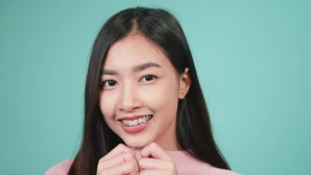 Retrato Jovem Mulher Bonita Asiática Sorrindo Usar Retentores Ortodônticos Silicone — Vídeo de Stock