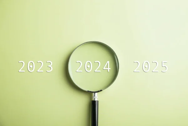 Förstoringsglas Ger 2024 Ikonen Fokus Fånga Målföretaget För Förmedlar Kärnan — Stockfoto