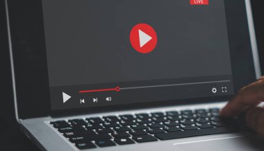 Çevrimiçi öğrenmenin gücünün bilgisayar ekranına odaklandığını, eğitim içeriğine, ağlara ve eğitici eğitim oturumlarına odaklandığını keşfedin, hepsi de evdeki kolaylıktan kaynaklanıyor. video kılavuzları