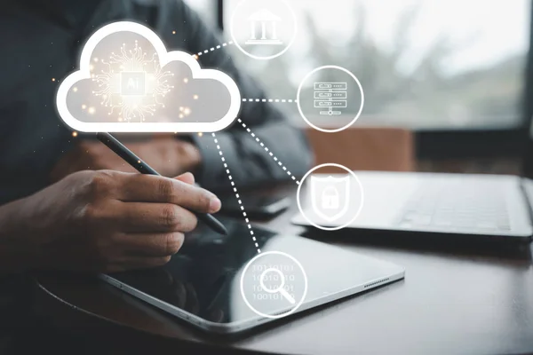 Digitales Cloud Computing Konzept Ein Geschäftsmann Nutzt Einen Laptop Auf — Stockfoto