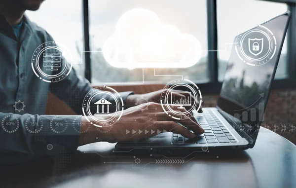 Cloud Computing Technologie Als Geschäftsmann Nutzt Einen Laptop Auf Datenspeicherung — Stockfoto