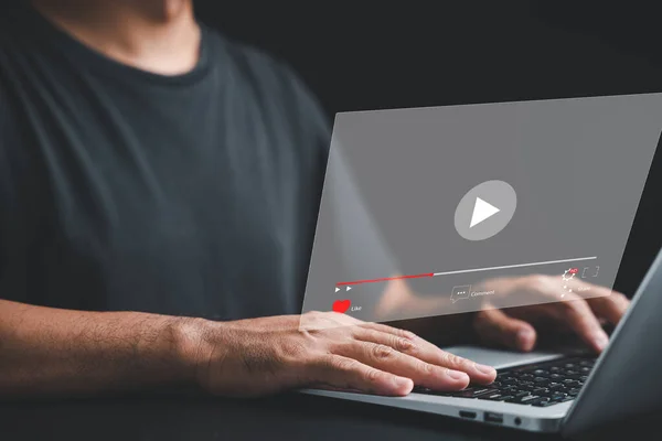 Geschäftsmann Fasziniert Von Einem Online Livestream Auf Seinem Laptop Video — Stockfoto