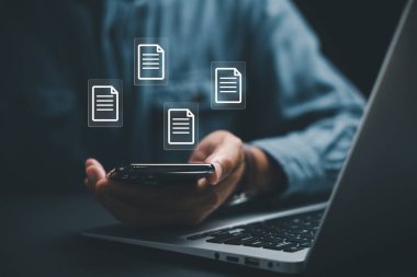 Go 'daki Mobil Üretim, İşadamı akıllı telefonundaki bir belge yönetim sisteminin gücünü kullanarak belgelerle etkili bir şekilde başa çıkmak ve düzenli kalmak için DMS kullanıyor. İş teknolojisi kullanışlı.