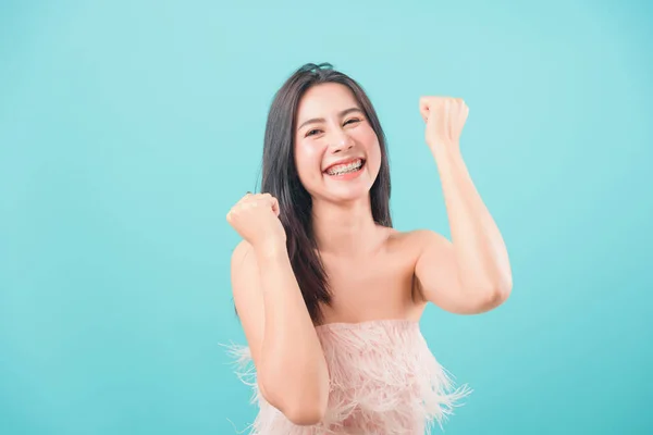 Asiático Retrato Feliz Bela Jovem Mulher Ela Celebrando Sucesso Olhando — Fotografia de Stock