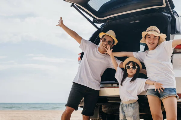 Ouders Kind Reizen Vakantie Aan Zee Strand Familie Hebben Plezier — Stockfoto