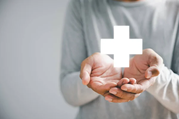 Hand Houdt Pictogram Voor Gezondheidszorg Symboliseert Voordelen Ziektekostenverzekering Begrip Toegang — Stockfoto