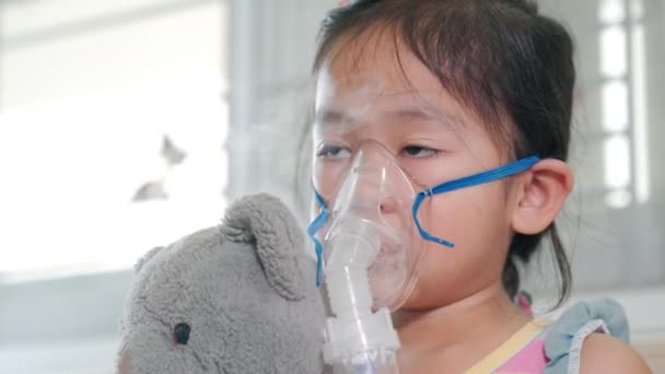 Kid Girl Making Makes Inhalation Nebulizer Steam Sick Cough Home — Vídeo de stock