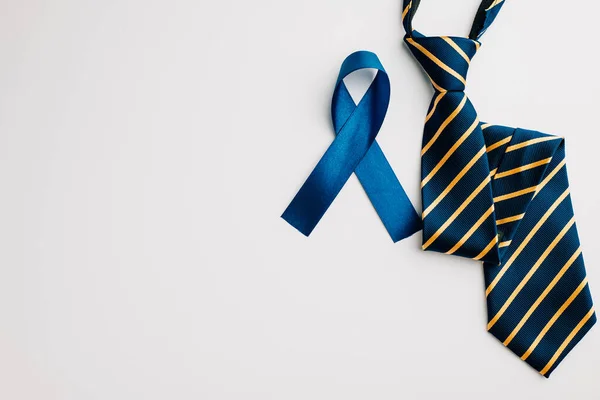 Een Blauw Lint Symbool Voor Prostaatkanker Bewustzijn Van Gezondheid Van — Stockfoto