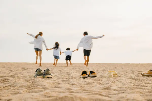 Happy Family Day Lifestyle Father Mother Kids Take Shoes Running — Stock fotografie