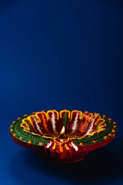 Diwali Glädje Fångas Skenet Färgglada Lera Diya Lampor Vilket Innebär — Stockfoto