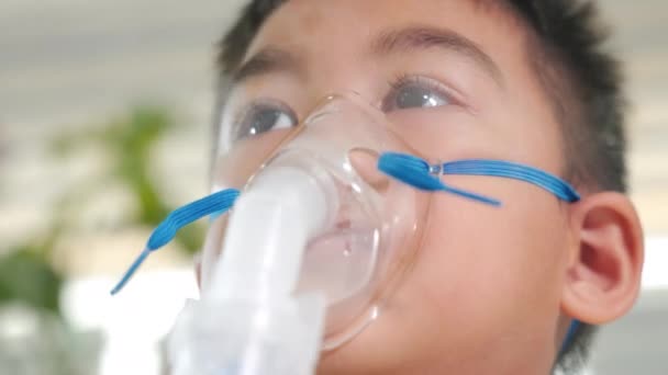 Asian Child Using Nebulizer Mask Equipment Alone Have Smoke Kid — стокове відео