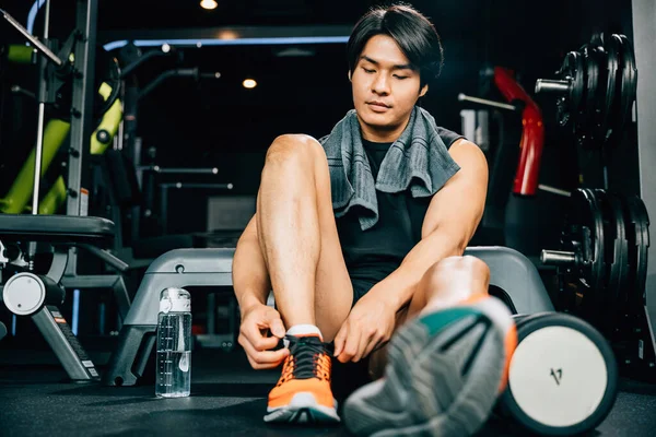 Muscular Young Man Tying His Shoelaces Gym Floor Surrounded Dumbbells — Stock Photo, Image