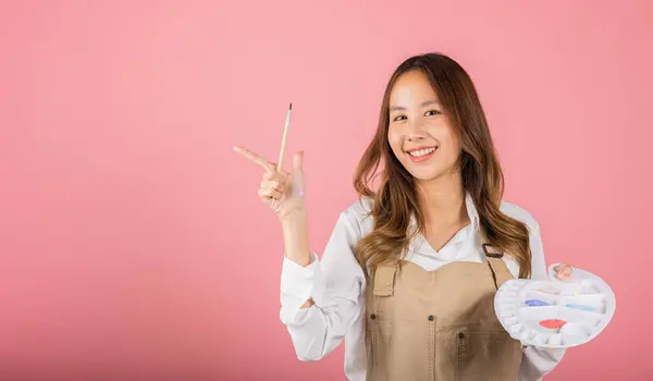 Portrait Asian Young Woman Artist Holding Brush Paint Palette Happy — Stockfoto
