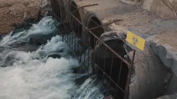Närbild Varningstecken Lable Biohazard Försiktighet Samlar Prov Avloppsvatten Från Industri — Stockvideo