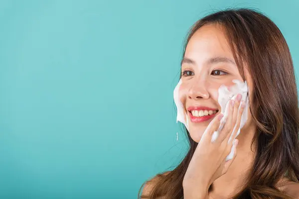 Asian Woman Face Wash Exfoliation Scrub Soap Skincare Cleansing Portrait — Stock Photo, Image