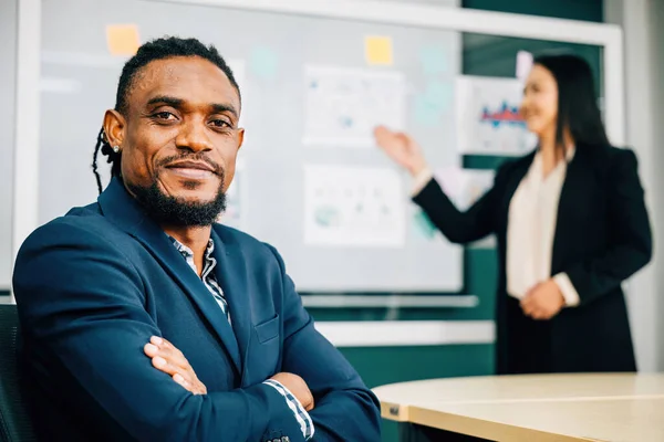Confident Successful Black Businessman Ceo Leader Team Meeting Office Smiles — Stock Photo, Image