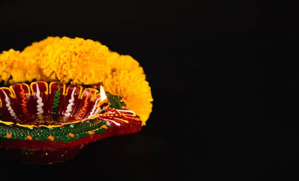 Eleganz Diwali Eine Atemberaubende Diwali Lampe Und Kunstvolle Blumen Rangoli — Stockfoto