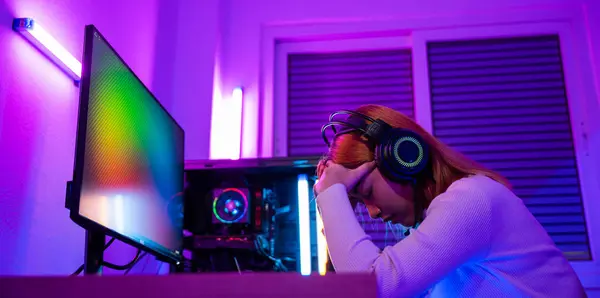 Game You Lose Angry Asian Gamer Wearing Gaming Headphones Playing — Stock Photo, Image