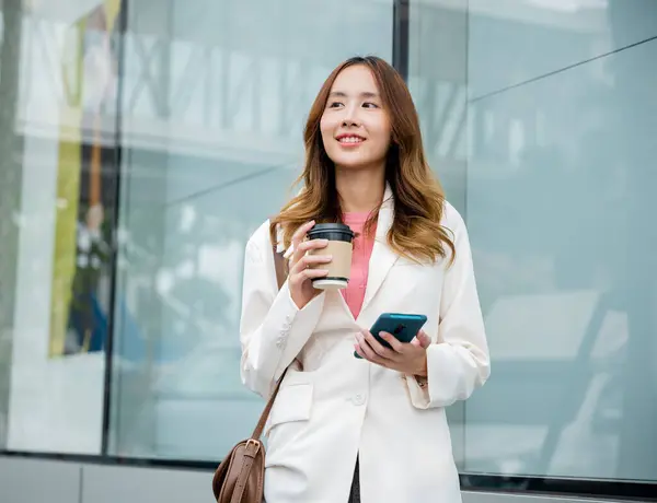 Young Business Woman Smiling Holding Mobile Phone Coffee Take Away — Stok fotoğraf