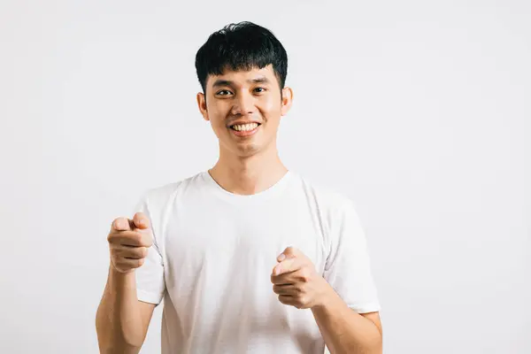 Ein Gut Gelaunter Asiatischer Mann Macht Mit Freundlichem Und Frechen — Stockfoto