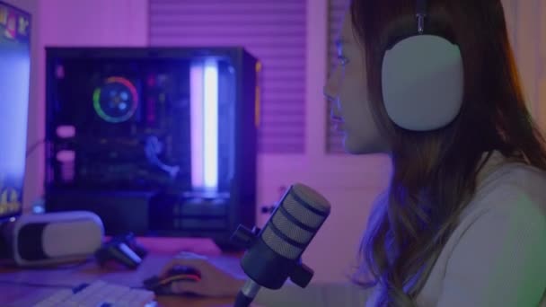 Asian Young Gamer Woman Press Keyboard Playing Video Games Online — Video