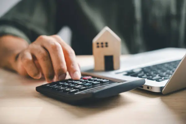 Pressing Calculators Hand Eyes Home Refinance Wooden House Model Buy — Stock Photo, Image