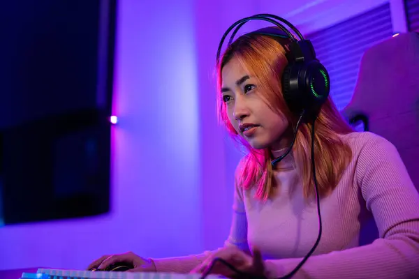 Young Player Woman Wearing Gaming Headphones Intend Playing Live Stream — Foto Stock