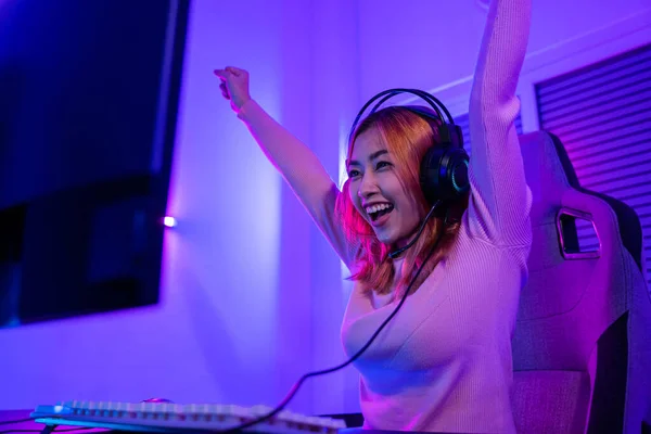 Winning Young Woman Gaming Headphones Playing Video Game Online Home — Foto Stock