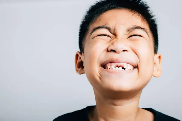 Kid Upper Tooth Smiles Wide Gap Seen Child Dental Growth — Stock Photo, Image