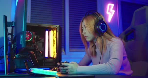 You Win Excited Asian Woman Gamer Wearing Gaming Headphones Playing — Stockvideo