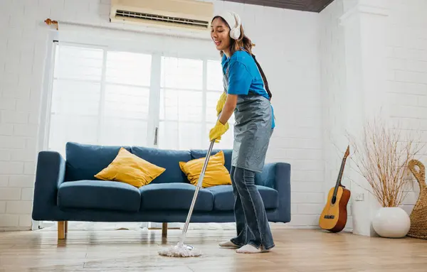 Teenager Joyous Cleanup Asian Maid Sings Dances Using Headphones Joyful — Stock Photo, Image